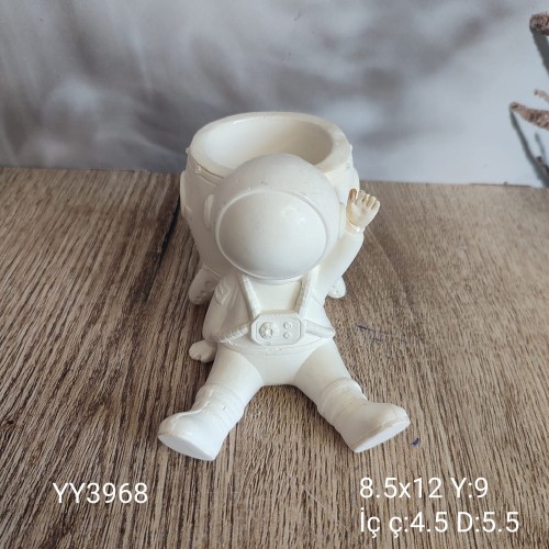 YY3968 Astronot Kalemlik Saksı Oturan