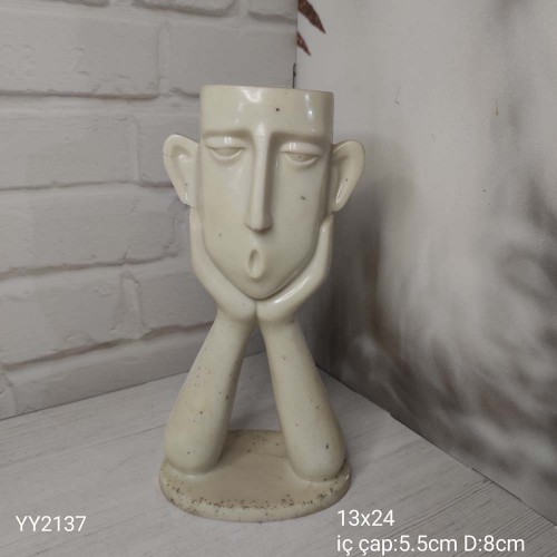 Soyut Vazo Elleri Çenesinde Silikon Kalıp – Modern ve Sanatsal Hediye!