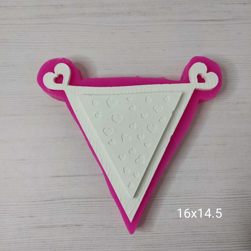 YY0044 Kalp Kulplu Üçgen Model Silikon Kalıp