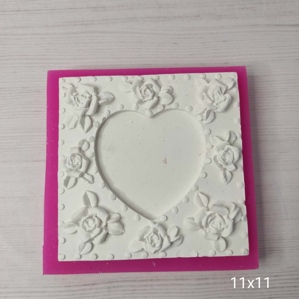 YY0343 Kenarları Güllü Ortası Kalpli Kare Çerçeve Silikon Kalıp