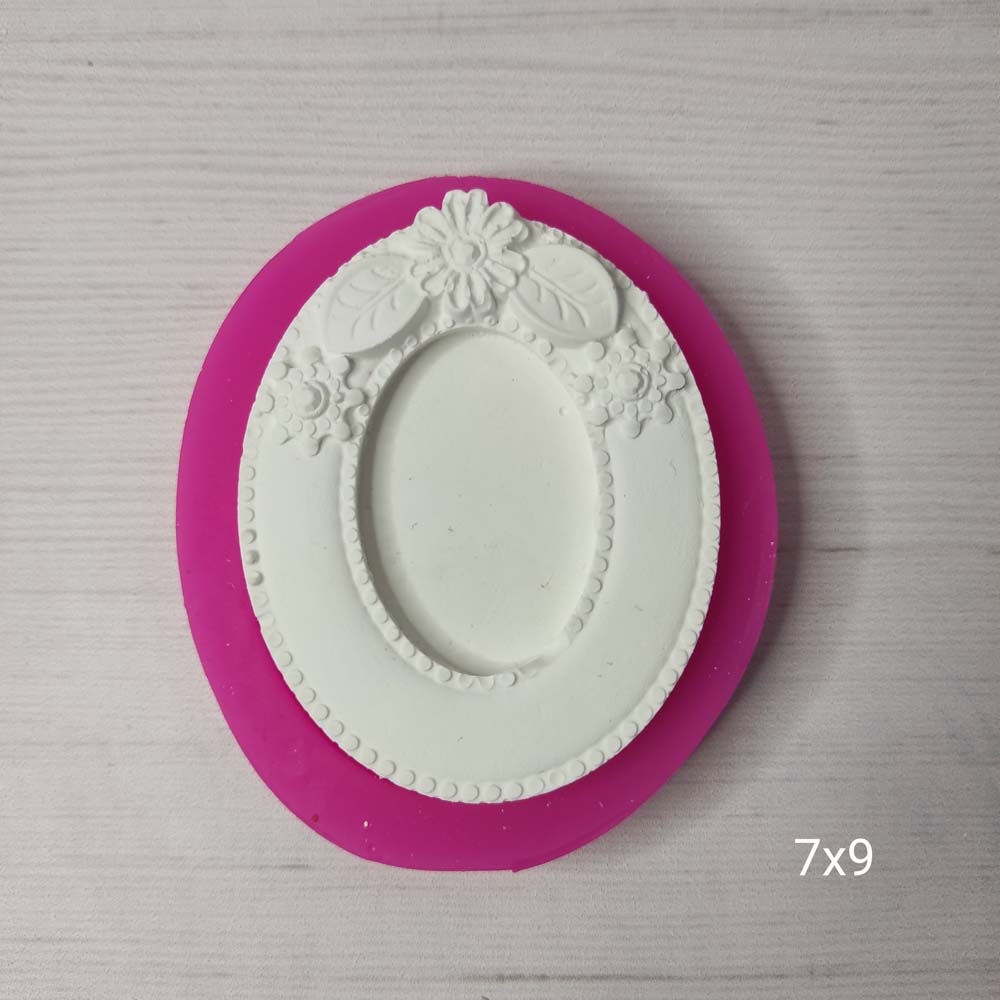 YY0381 Üstü Üç Çiçekli Elips Çerçeve Silikon Kalıp