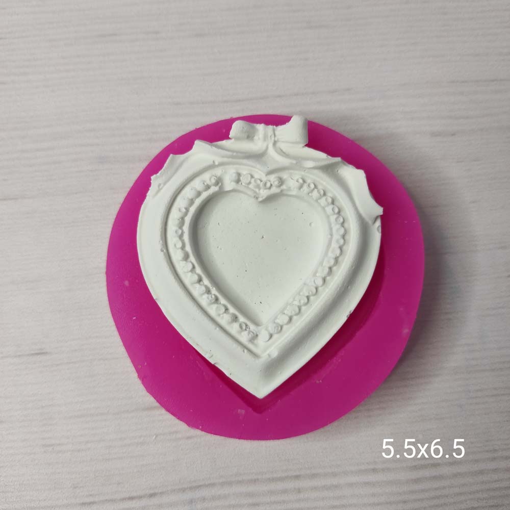 YY0384 Fiyonklu Kalp Çerçeve Silikon Kalıp