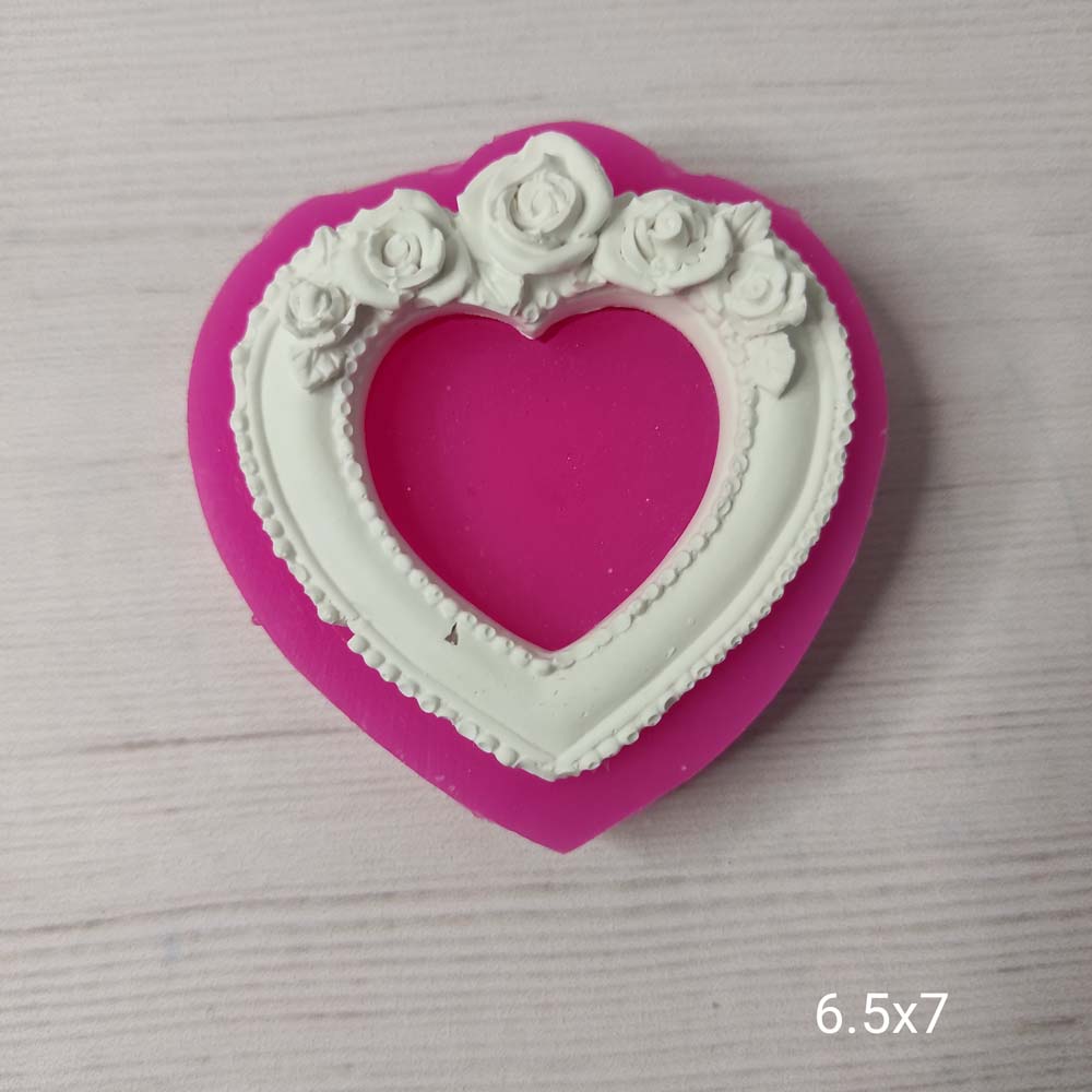 YY0385 Üstü Güllü Kalp Çerçeve Silikon Kalıp