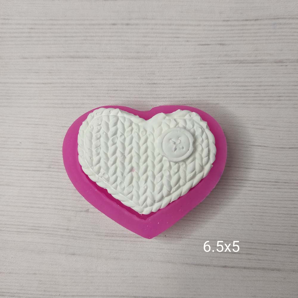YY0752 Örgü Desenli Düğmeli Kalp Silikon Kalıp