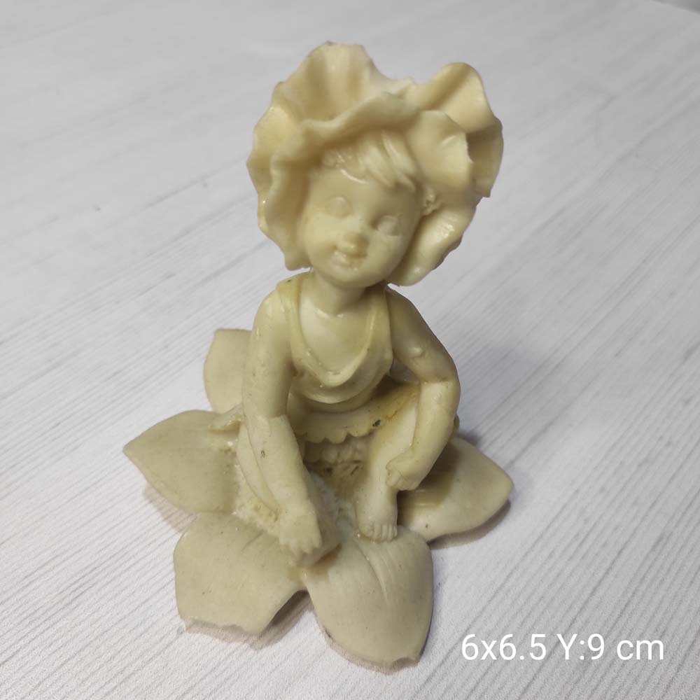 YY0867-Yaprak Üzerinde Oturan Kız 6X6,5 Y:9 Silikon Kalıp