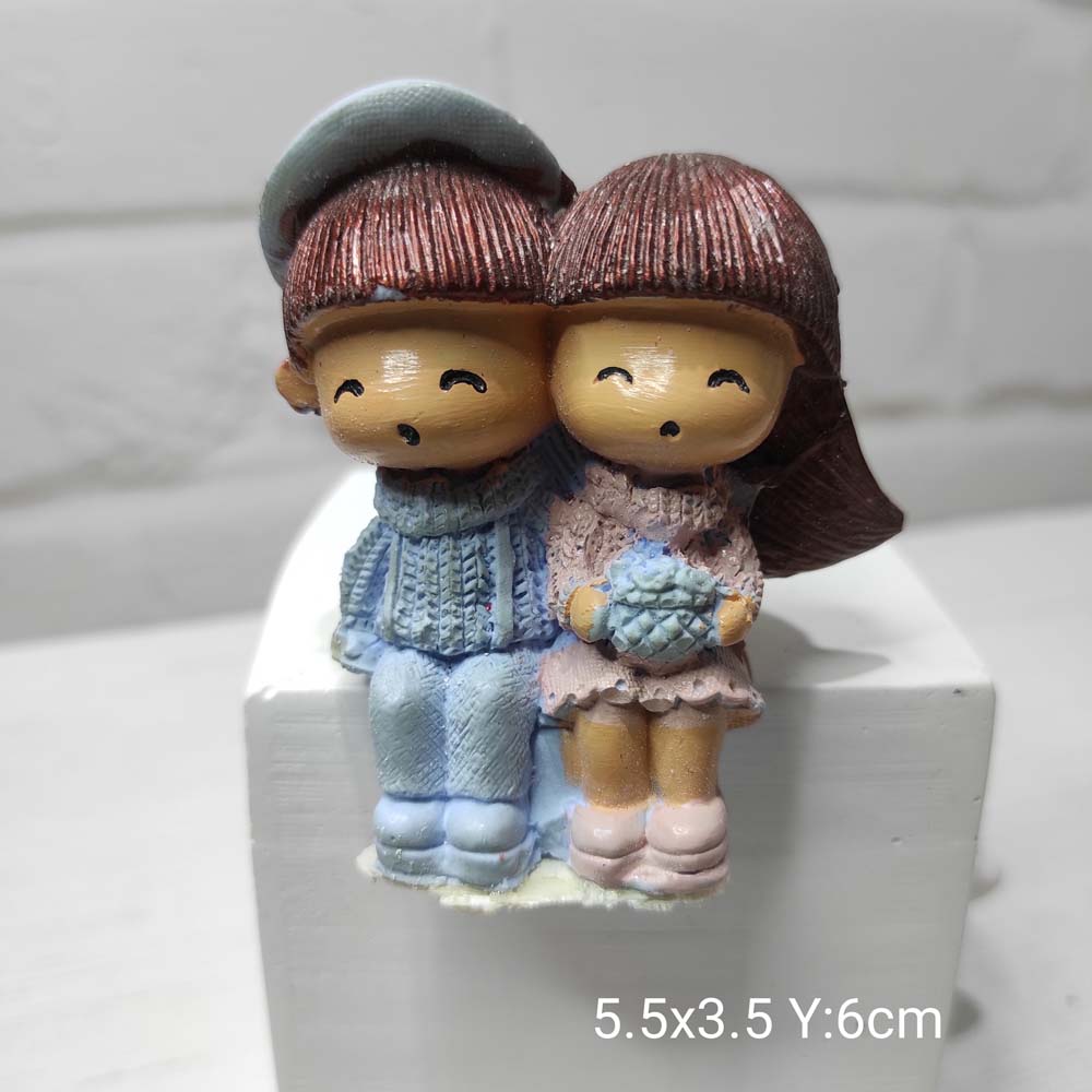 YY1070-Oturan Sevgili Kazaklı Çift Silikon Kalıp