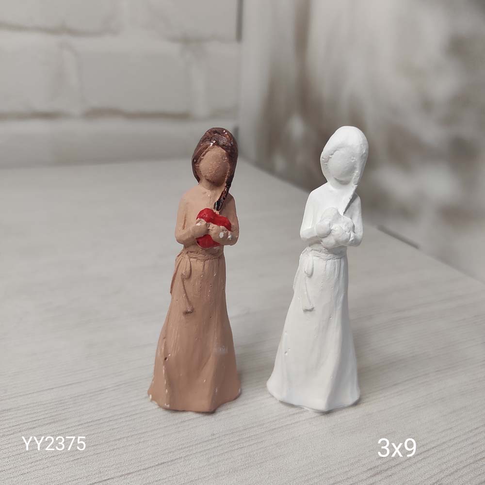 YY2375 Kalp Tutan Kız 9Cm Silikon Kalıp