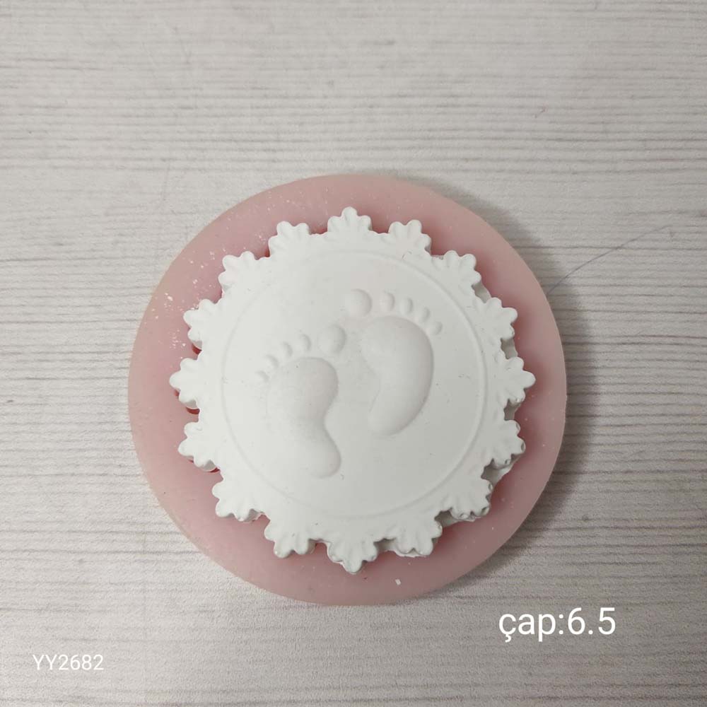 YY2682 Kenarları 3 Yapraklı Bebek Ayaklı Magnet Silikon Kalıp YY2682 Kenarları 3 Yapraklı Bebek Ayaklı Magnet Silikon Kalıp